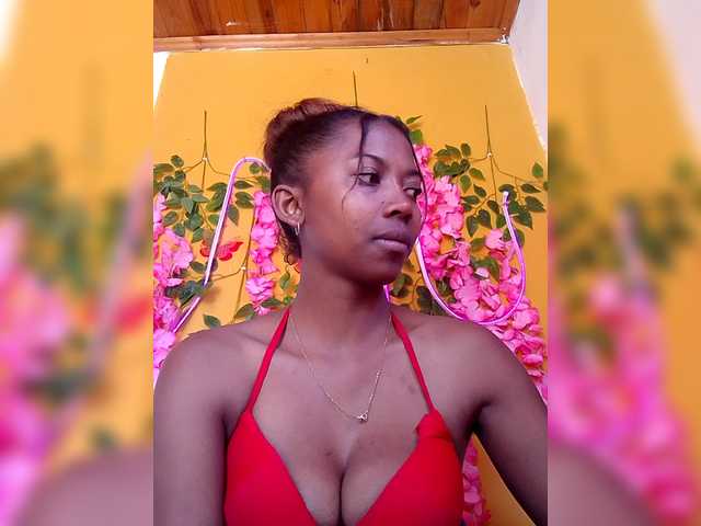 Sahsahsexy live cam on BongaCams