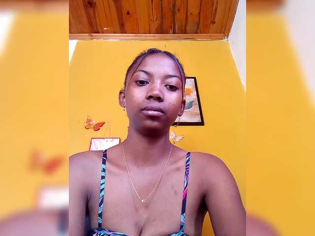 Sahsahsexy live cam on BongaCams