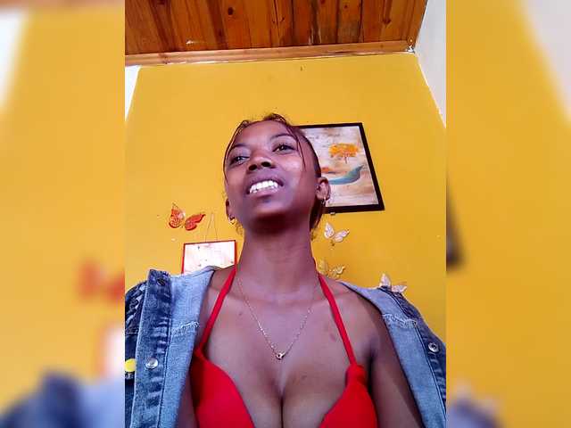 Sahsahsexy live cam on BongaCams