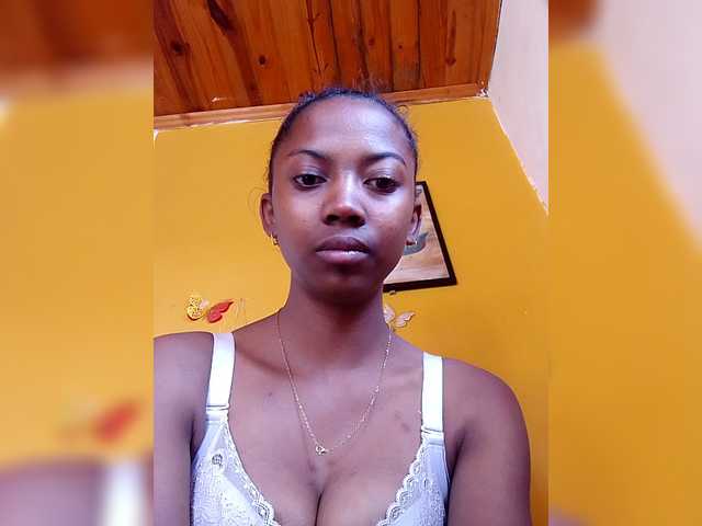 Sahsahsexy live cam on BongaCams