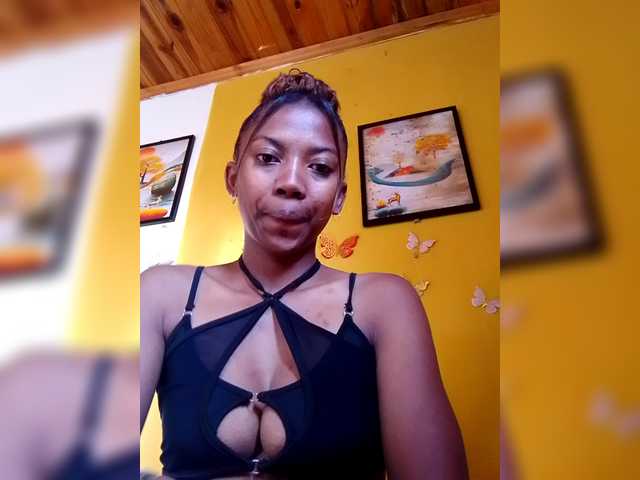 Sahsahsexy live cam on BongaCams