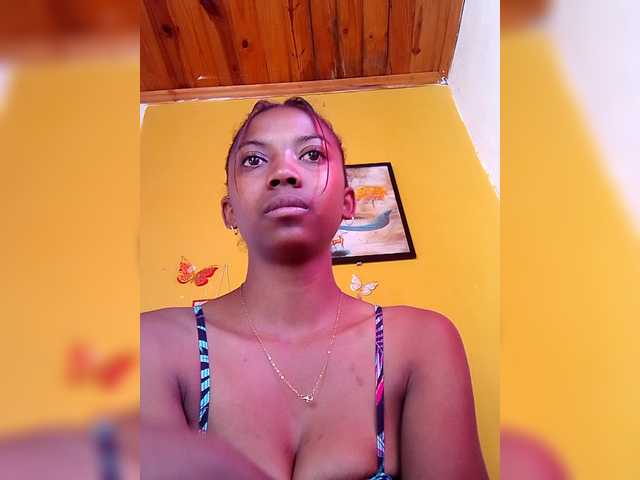 Sahsahsexy live cam on BongaCams