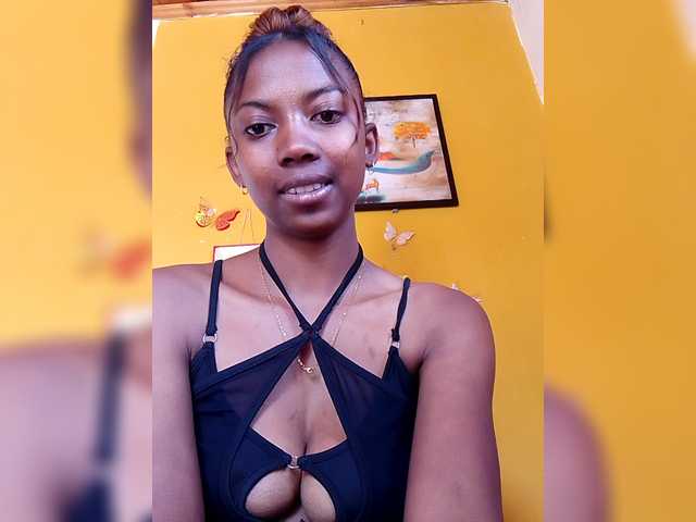 Sahsahsexy live cam on BongaCams