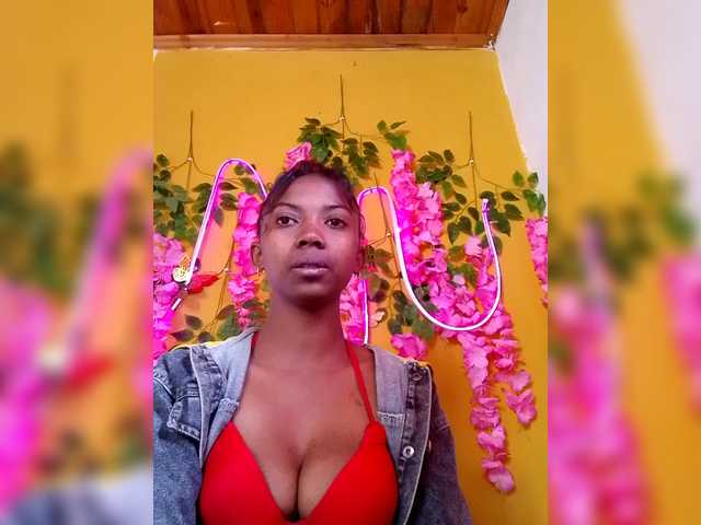 Sahsahsexy live cam on BongaCams