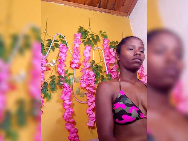 Sahsahsexy live cam on BongaCams