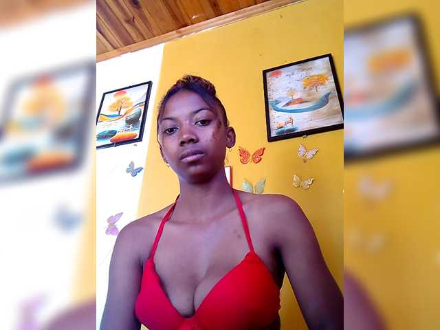 Sahsahsexy live cam on BongaCams