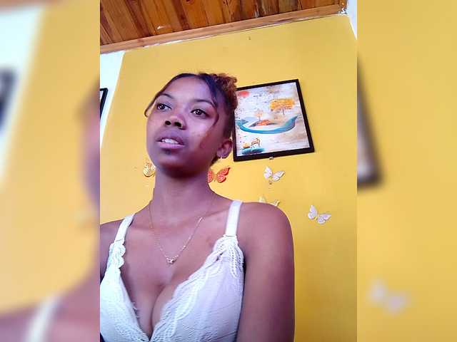 Sahsahsexy live cam on BongaCams