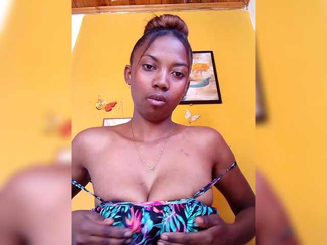 Sahsahsexy live cam on BongaCams