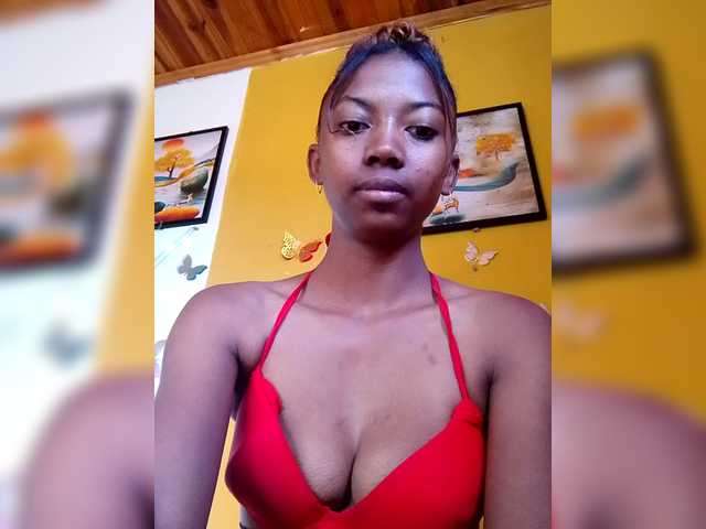 Sahsahsexy live cam on BongaCams