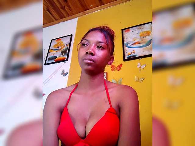 Sahsahsexy live cam on BongaCams