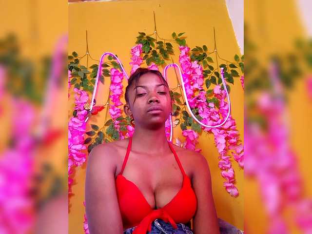 Sahsahsexy live cam on BongaCams
