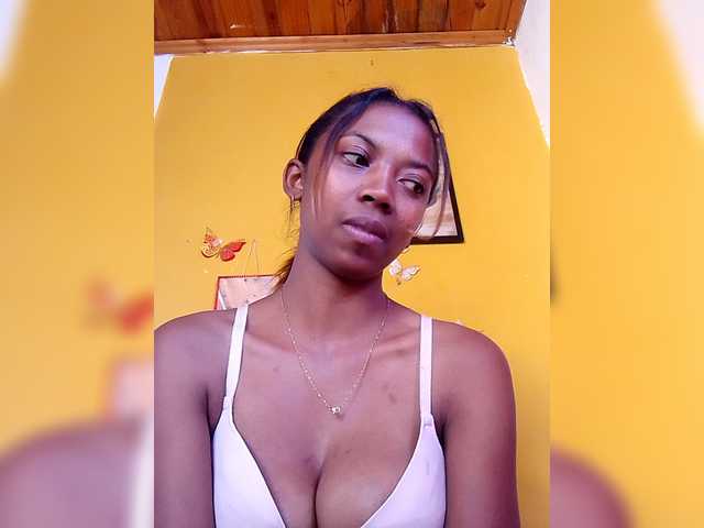 Sahsahsexy live cam on BongaCams