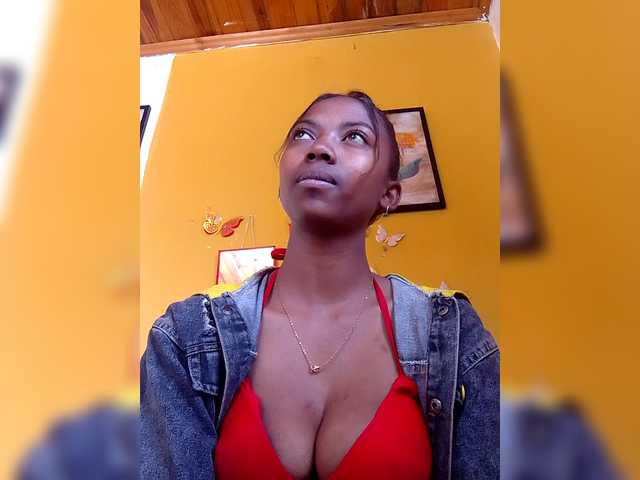 Sahsahsexy live cam on BongaCams