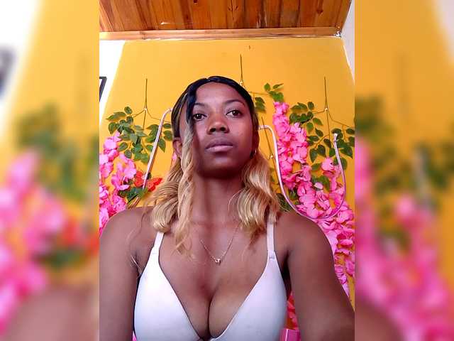 Sahsahsexy live cam on BongaCams