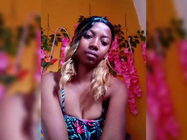 Sahsahsexy live cam on BongaCams