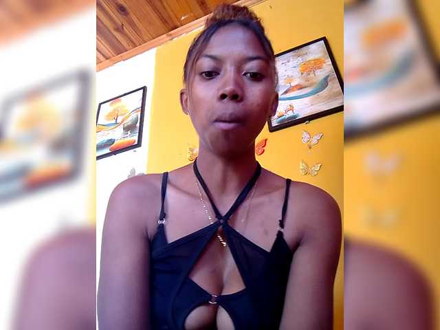 Sahsahsexy live cam on BongaCams