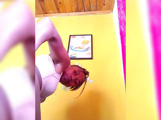 Sahsahsexy live cam on BongaCams