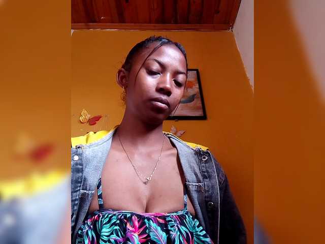 Sahsahsexy live cam on BongaCams