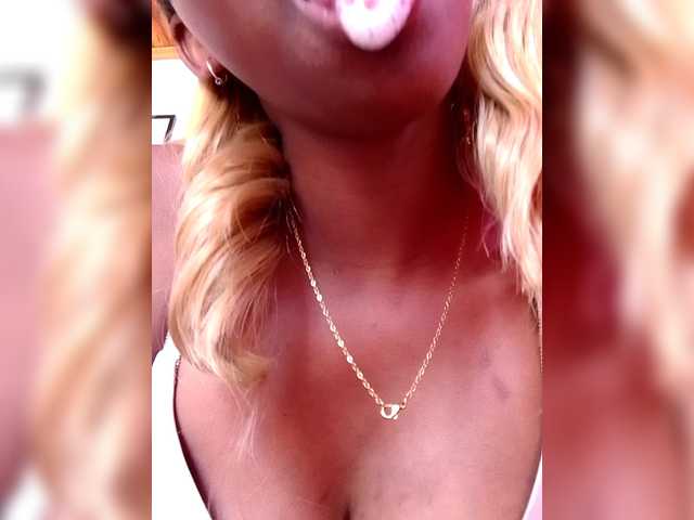 Sahsahsexy live cam on BongaCams