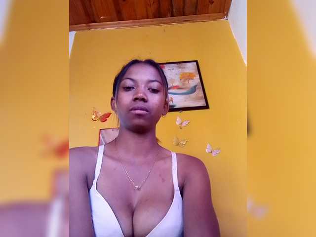 Sahsahsexy live cam on BongaCams