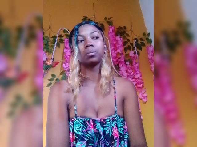 Sahsahsexy live cam on BongaCams