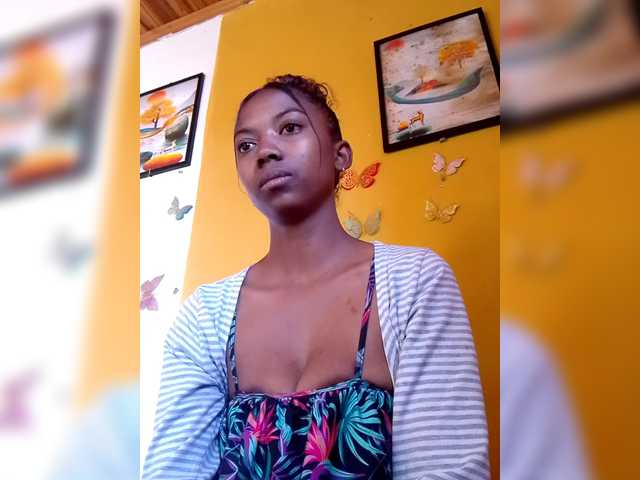 Sahsahsexy live cam on BongaCams