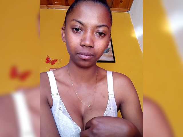 Sahsahsexy live cam on BongaCams