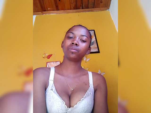 Sahsahsexy live cam on BongaCams