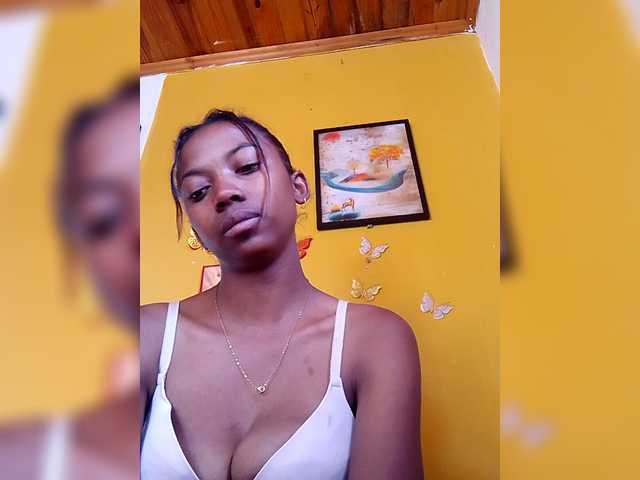 Sahsahsexy live cam on BongaCams