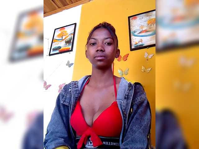Sahsahsexy live cam on BongaCams