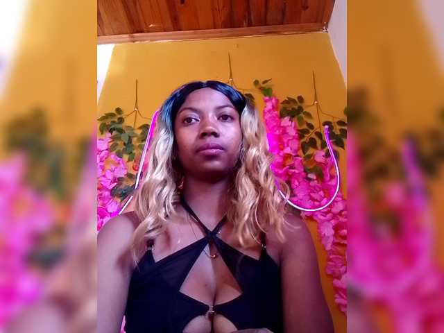 Sahsahsexy live cam on BongaCams