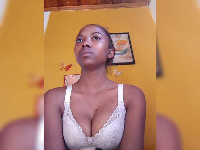 Sahsahsexy live cam on BongaCams