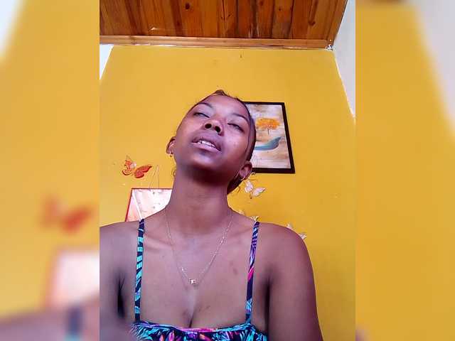 Sahsahsexy live cam on BongaCams