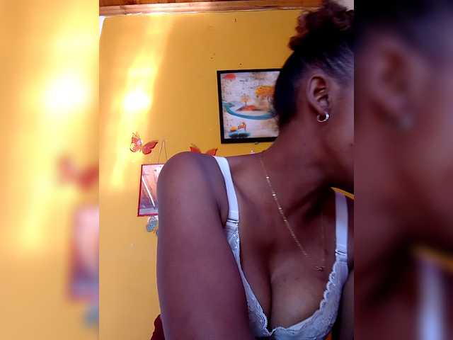 Sahsahsexy live cam on BongaCams