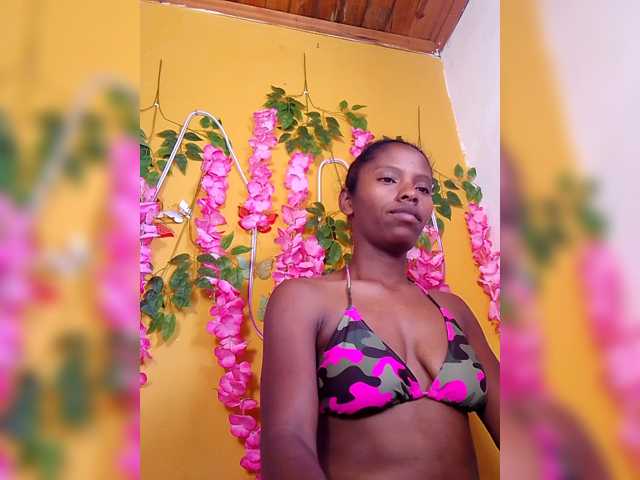 Sahsahsexy live cam on BongaCams