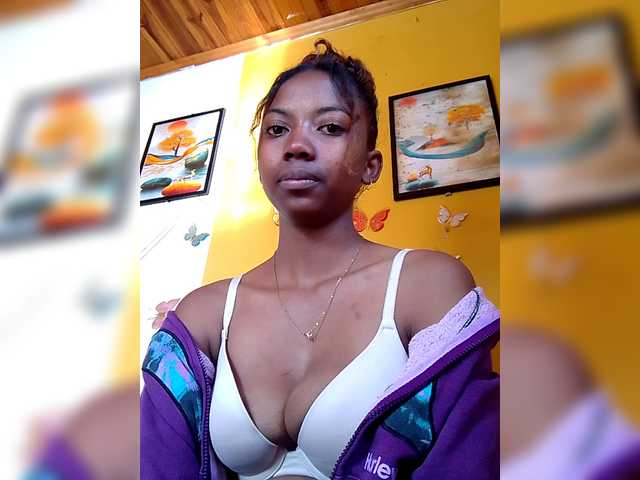 Sahsahsexy live cam on BongaCams