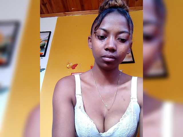 Sahsahsexy live cam on BongaCams