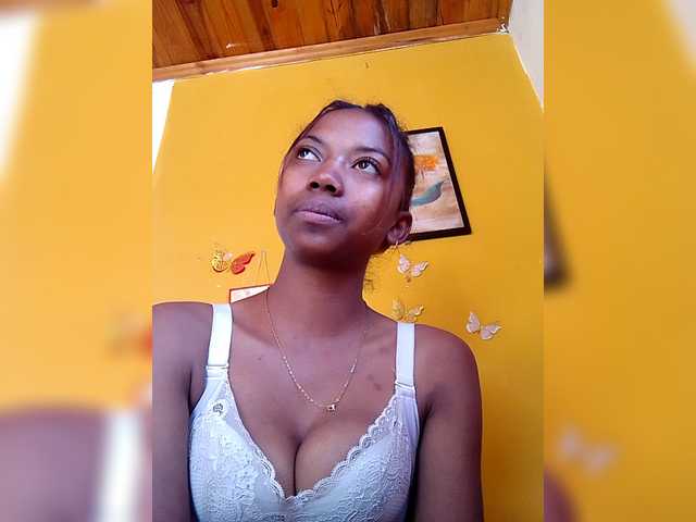Sahsahsexy live cam on BongaCams