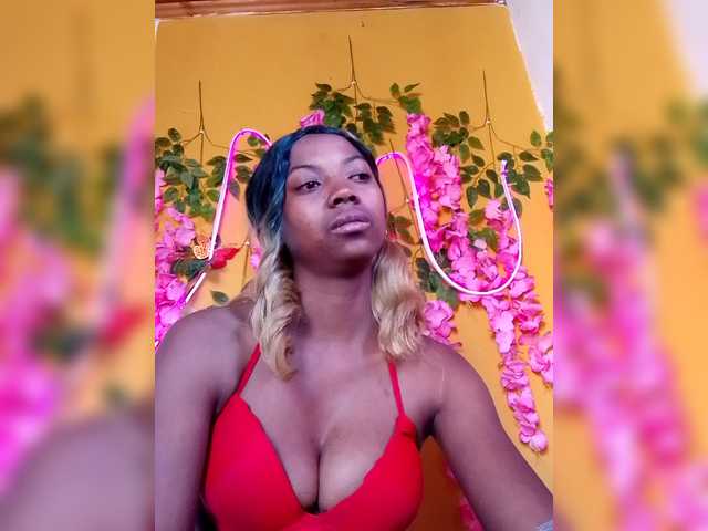 Sahsahsexy live cam on BongaCams