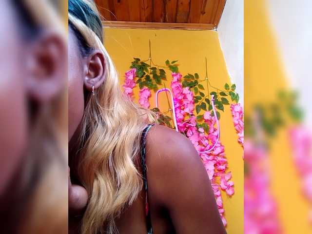 Sahsahsexy live cam on BongaCams