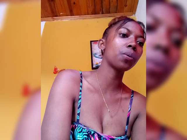 Sahsahsexy live cam on BongaCams