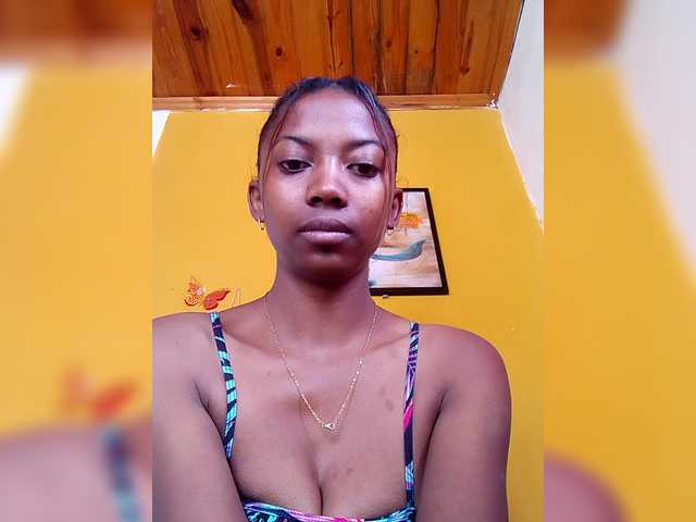 Sahsahsexy live cam on BongaCams