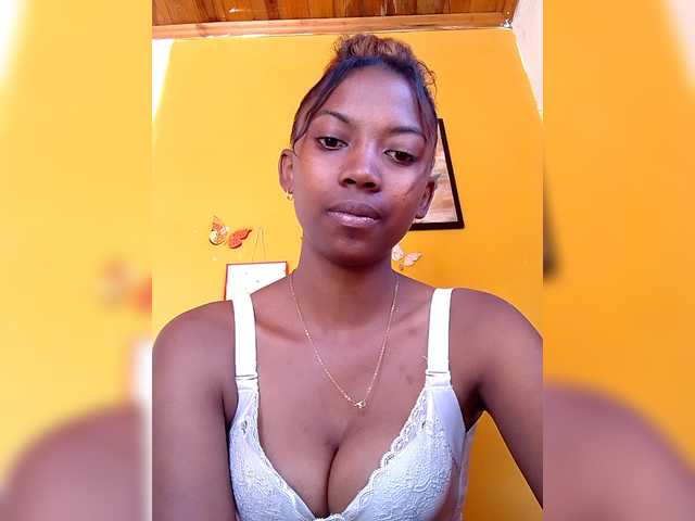 Sahsahsexy live cam on BongaCams