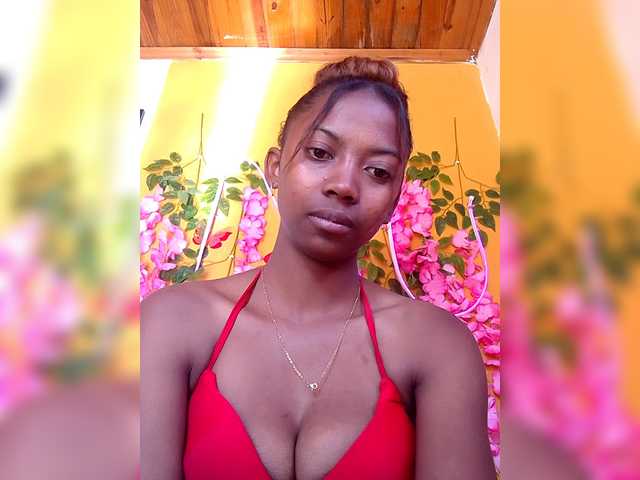 Sahsahsexy live cam on BongaCams