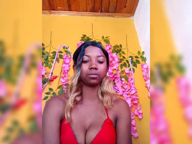 Sahsahsexy live cam on BongaCams