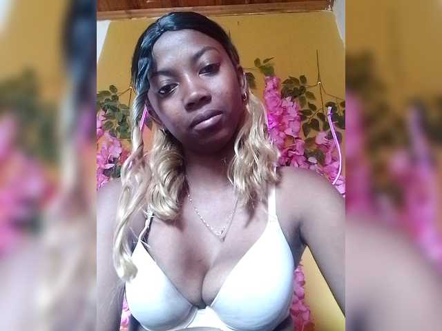 Sahsahsexy live cam on BongaCams