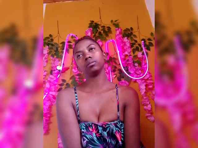 Modèle: Sahsahsexy