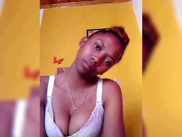 Sahsahsexy Live Webcam on BongaCams