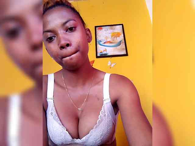 Sahsahsexy Live Webcam on BongaCams