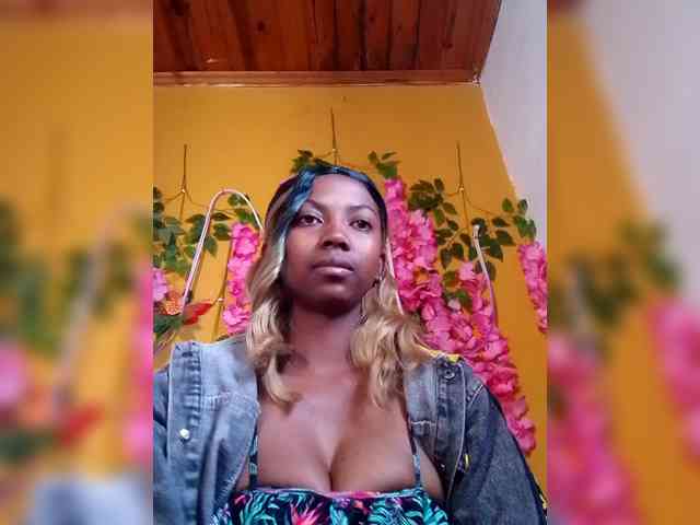 Sahsahsexy Live Webcam on BongaCams